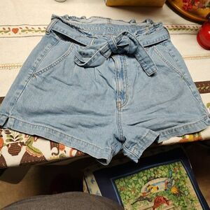 American Eagle Mom Shorts With  Belt Size Women's 6